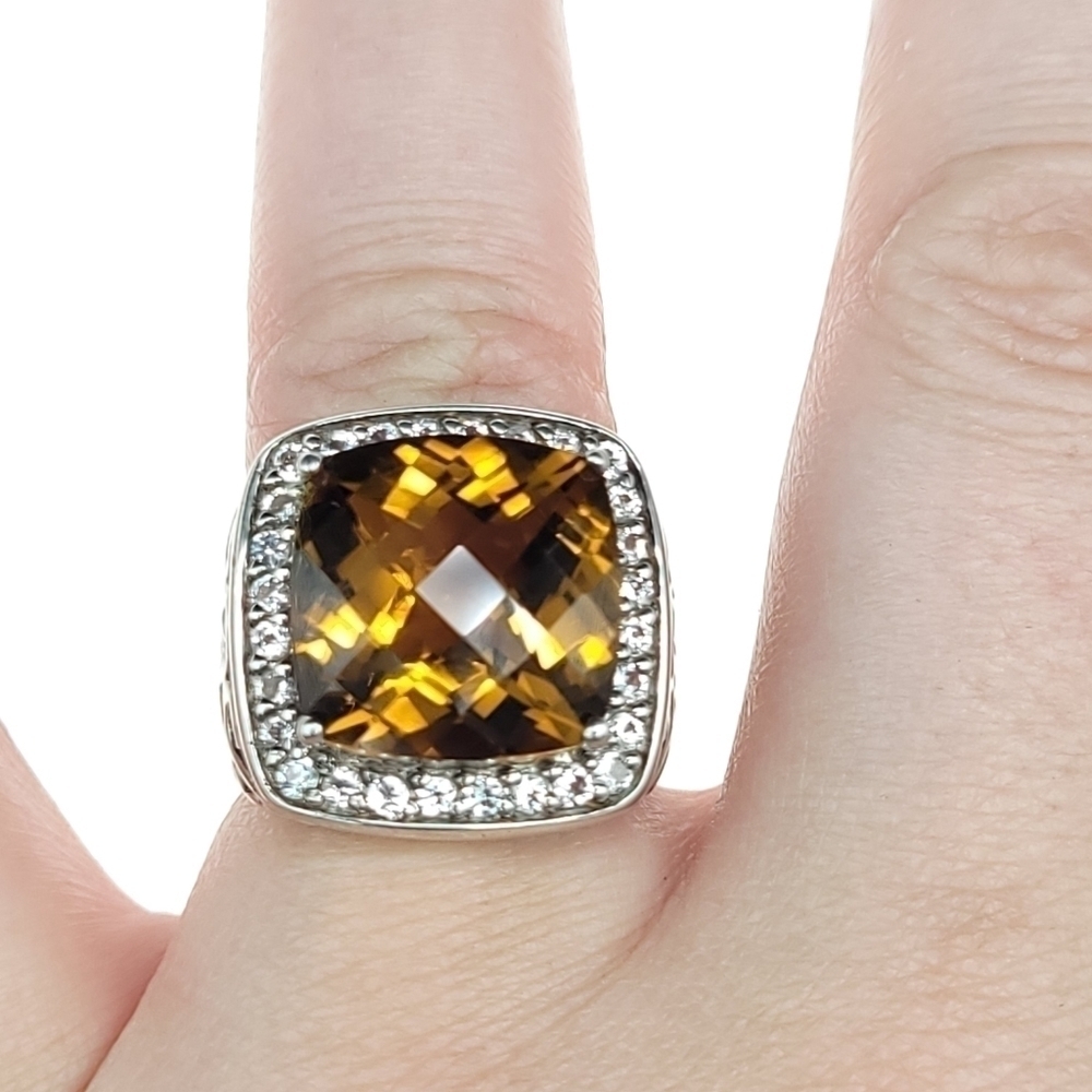 𝅺10.5 carat Honey Topaz ring
